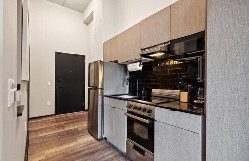 Fairmount Apartment | Eden Studio | Rooftop, Gym, Game Room