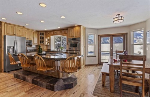 Liberty House | Eden View Home - Perfect for Families w/Spa & Trampoline