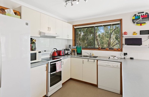 Bonnie Doon House | EDGEWATER ESCAPE: 4 BR, 1 BA House in Bonnie Doon, Sleeps 10
