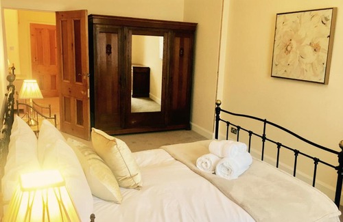 Merchiston Apartment | Edinburgh Canal Apartment
