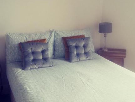 Restalrig Apartment | Edinburgh flat sleeps 4, free WiFi & parking
