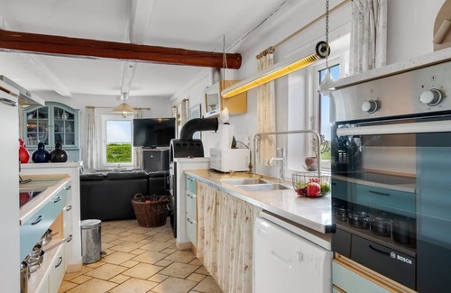 Krik House | "Edvardsine" - 20m to the fjord by Interhome