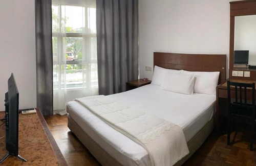 Taman Johor Jaya House | EE HOTEL Johor Jaya
