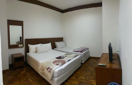 Taman Johor Jaya House | EE HOTEL Johor Jaya
