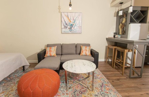 Estate Kings Quarter Apartment | Efficiency in historic downtown #4
