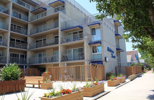 Rehoboth Beach Condo | Efficiency with charming coastal cottage deco