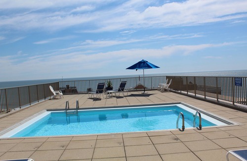 Rehoboth Beach Condo | Efficiency with charming coastal cottage deco