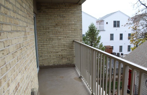 Rehoboth Beach Condo | Efficiency with tropical coastal decor!