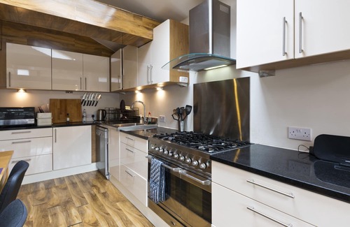 Runnymede House | Egham House serviced apartment near Staines, Windsor, Ascot, Heathrow -sleeps 6