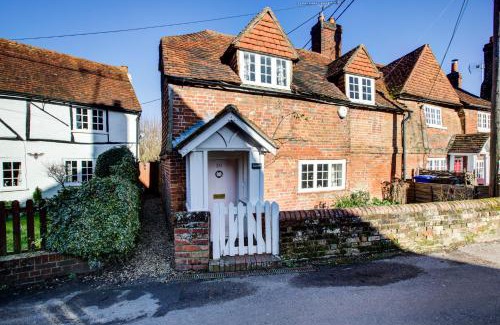 Crondall House | Eglantine
