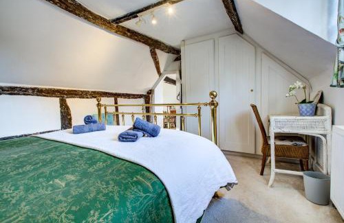 Crondall House | Eglantine