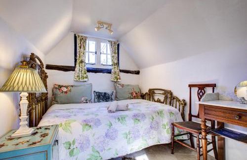 Crondall House | Eglantine