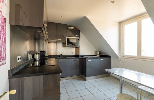 17th Arrondissement Apartment | Eiffel Outlook, by Veeve