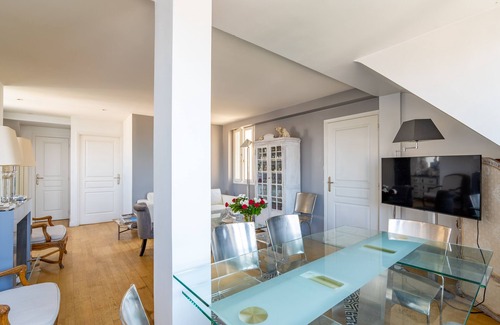 17th Arrondissement Apartment | Eiffel Outlook, by Veeve