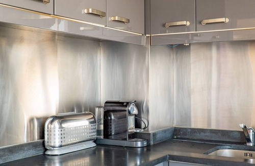 17th Arrondissement Apartment | Eiffel Outlook, by Veeve