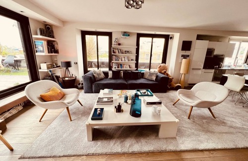 Suresnes Apartment | Eiffel Tour Luxury Penthouse VUE With AC
