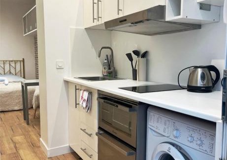 Faubourg Saint-Germain Apartment | Eiffel Tower studio with patio