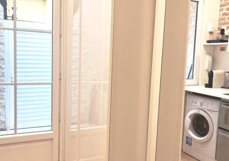 Faubourg Saint-Germain Apartment | Eiffel Tower studio with patio