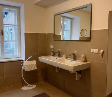 Klosterneuburg Apartment | Einzigartige Altbauwohnung mitten in der City