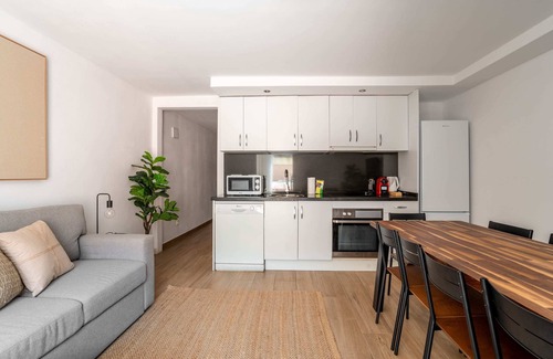 L'Antiga Esquerra de l'Eixample Apartment | Eixample 4BD 2BTh with private Terrace