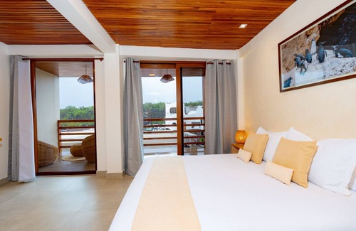Bahia de la Academia Hotel | El Barranco Galapagos