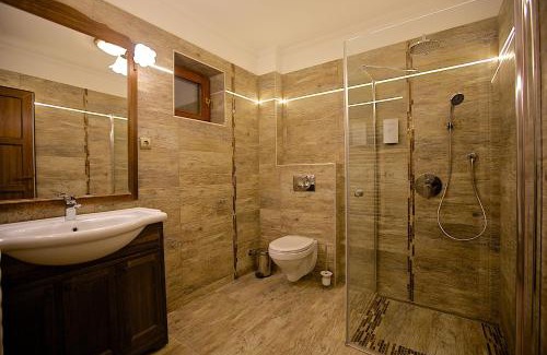 Izsak Resort | El Bronco Working Ranch