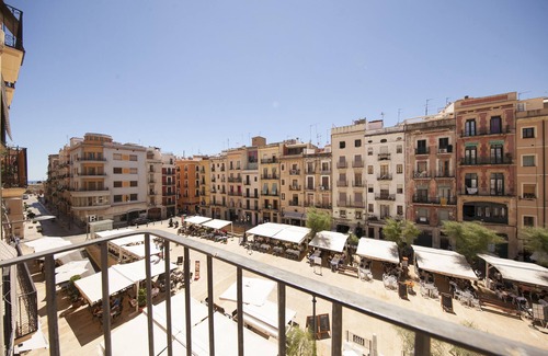 Old Town Apartment | El Faro Apartments in Plaça de la Font Tarragona, Old Town, Sunny