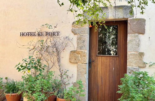 Ullastret Apartment | EL FORT DúLLASTRET, Apartment 2: Standard double room with kitchenette