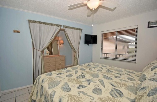 Englewood House | *El Galeon E. #204