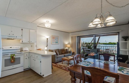 Englewood House | El Galeon