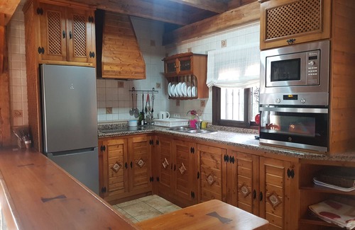 Ronda Villa | El Nogal: rural house with pool and paddle court