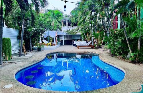 Playa Grande Hotel | El Reinas by Sugar's Monkey