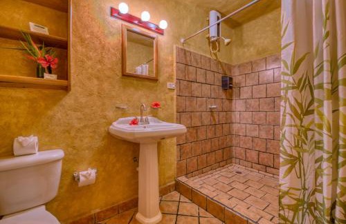 Montezuma Hotel | El Sano Banano Beachside Hotel