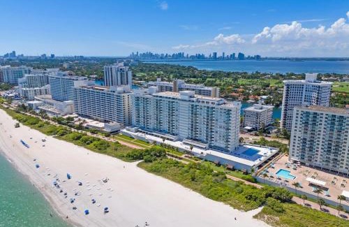 Mid Beach Apartment | Elara Beachfront 2 Bedrooms Direct OceanView with Parking