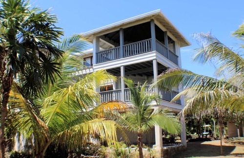 Isla de Utila House | Eldarvahl Luxurious Ocean Retreat with Infinity Pool