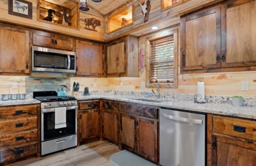 Ringold Cabin | Electric fireplace, free internet, pond for fishing, less than 5 miles from lake