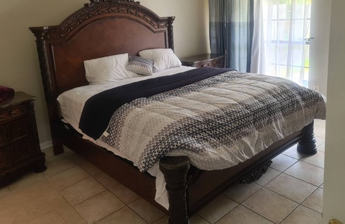 George Bush Park/Eldridge House | Elegance Guest House: Quest and Spacious