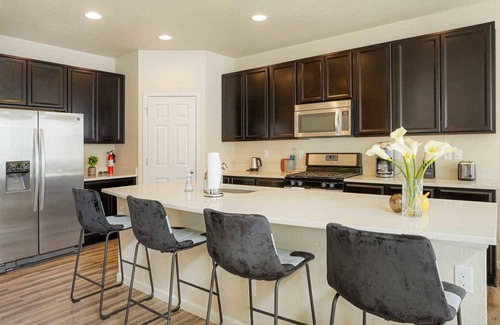 Longmont House | Elegance on Linda Pl