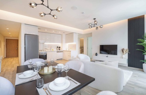 Downtown Dubai Apartment | Elegant 1-Bedroom Apartment for 2, Near to Burj Khalifa