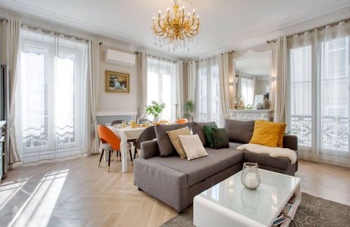 Strasbourg -Saint-Denis Apartment | Elegant 120m² 3BR Romantic Center - Haussmannian