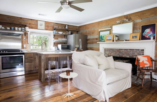 Franklin Cabin | Elegant 1800's cabin in charming downtown Franklin 25 min South of Nashville