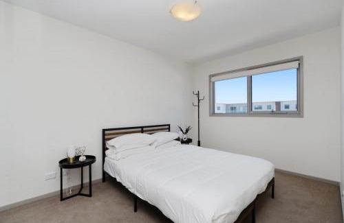 Franklin Apartment | Elegant 2-Bed Apartment with Balcony