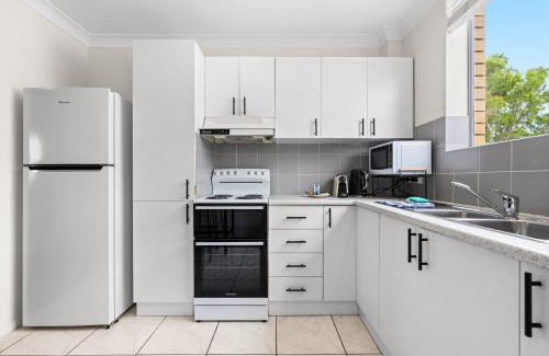 Hawthorne Apartment | Elegant 2-Bed with Balcony by Parks and Amenities