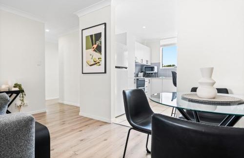 Hawthorne Apartment | Elegant 2-Bed with Balcony by Parks and Amenities