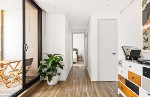 Parramatta Apartment | Elegant 2-Bed with Pool, Gym & Sauna