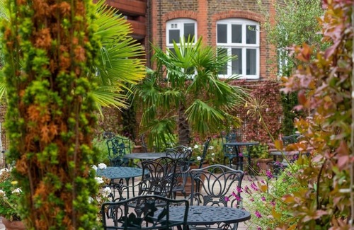 Knightsbridge House | Elegant 2 Room Suite in the Heart of Knightsbridge
