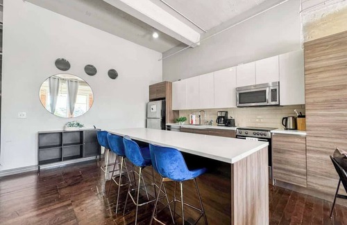 Downtown Dallas Apartment | Elegant 2BD | DT Dallas | Sleeps 16 | Free Parking