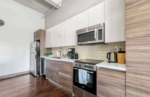 Downtown Dallas Apartment | Elegant 2BD | DT Dallas | Sleeps 16 | Free Parking