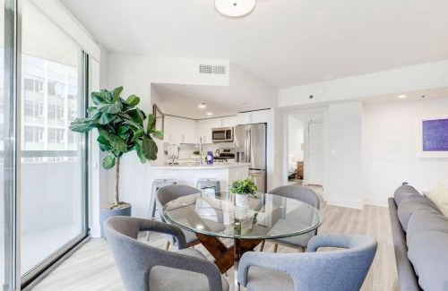 Crystal City Apartment | Elegant 2BR Apartment Minutes From DC