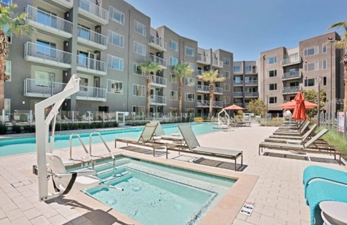 Fremont Condo | Elegant 2BR Condo w Pool & Fire Pit at Aya Apartments